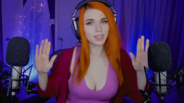 influencer amouranth nudes p7